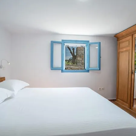Kolimpithres Beach House